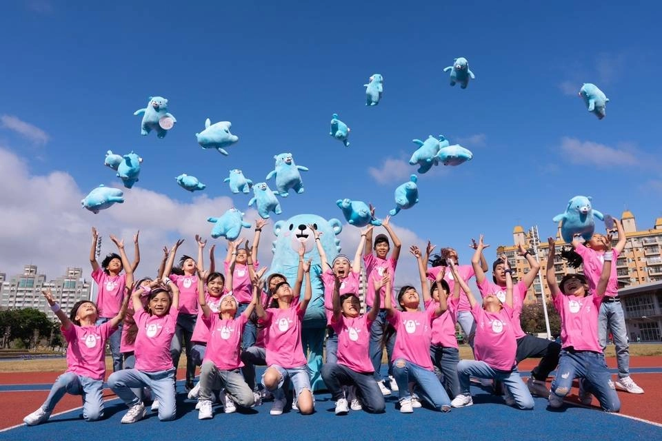 超強卡司巨星演唱會，熊寶領頭嗨唱耶誕城！ 單天銷售破百隻的夢幻逸品讓你非帶不可！