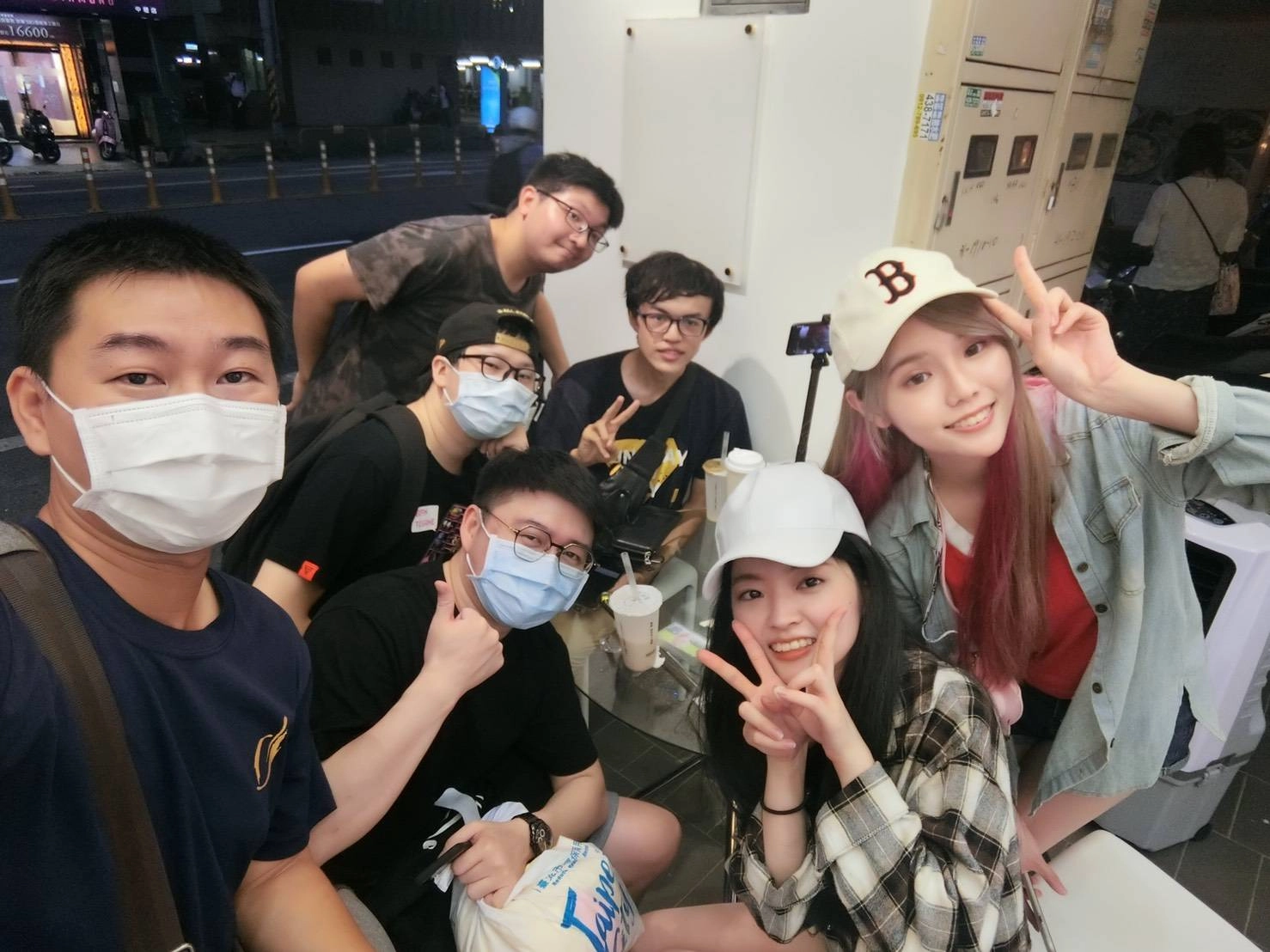 美腿系實況主挑戰500元環島觀眾大方斗內破萬元