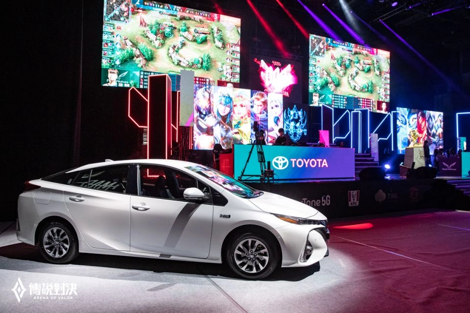 一張含有 汽車, 路面, 建築物, 室外 的圖片自動產生的描述