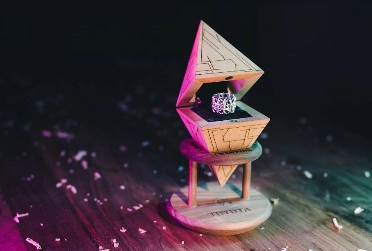 《Garena傳說對決》GCS夏季開賽 攜手TOYOTA為冠軍隊加冕  ，選用巨星愛牌Chrome Hearts手工打造 王者之戒霸氣登場