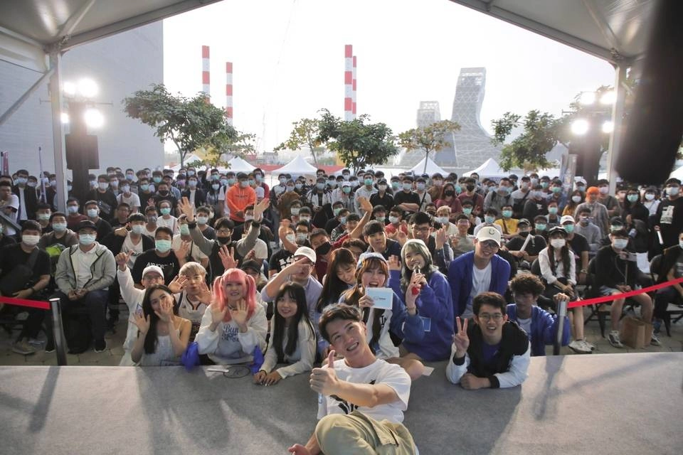 首度移師南台灣 網銀國際旗下品牌熱情相見 電狼娛樂粉絲擠爆會場 見面會大成功