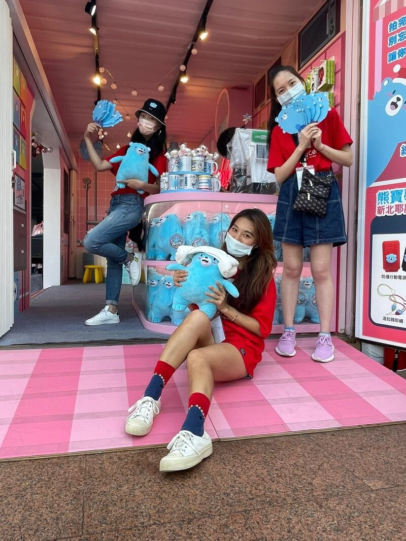 超強卡司巨星演唱會，熊寶領頭嗨唱耶誕城！ 單天銷售破百隻的夢幻逸品讓你非帶不可！