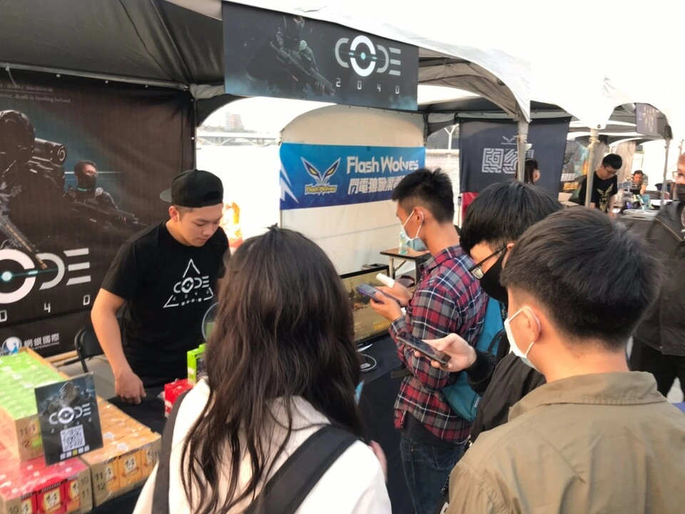 首度移師南台灣 網銀國際旗下品牌熱情相見 電狼娛樂粉絲擠爆會場 見面會大成功