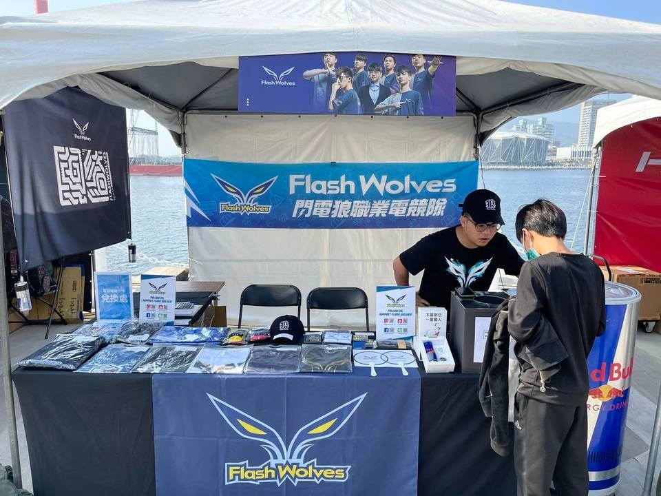 首度移師南台灣 網銀國際旗下品牌熱情相見 電狼娛樂粉絲擠爆會場 見面會大成功