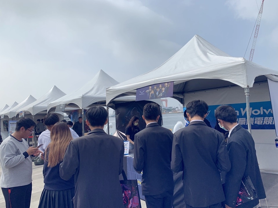 首度移師南台灣 網銀國際旗下品牌熱情相見 電狼娛樂粉絲擠爆會場 見面會大成功