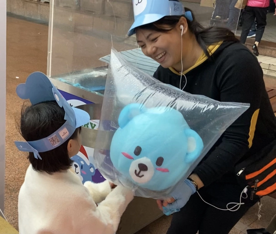 超強卡司巨星演唱會,熊寶領頭嗨唱耶誕城! 單天銷售破百隻的夢幻逸品讓你非帶不可!